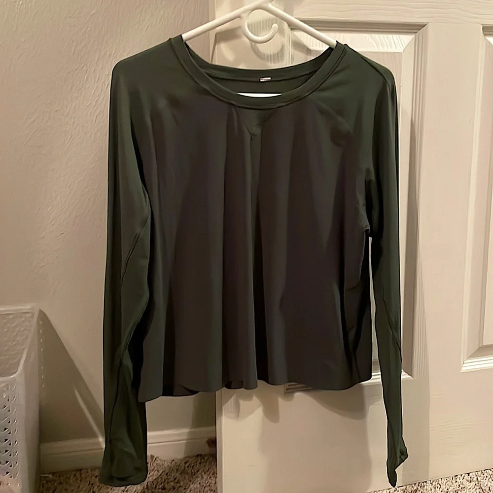 Lululemon green dry fit crop top - Picture 3 of 4